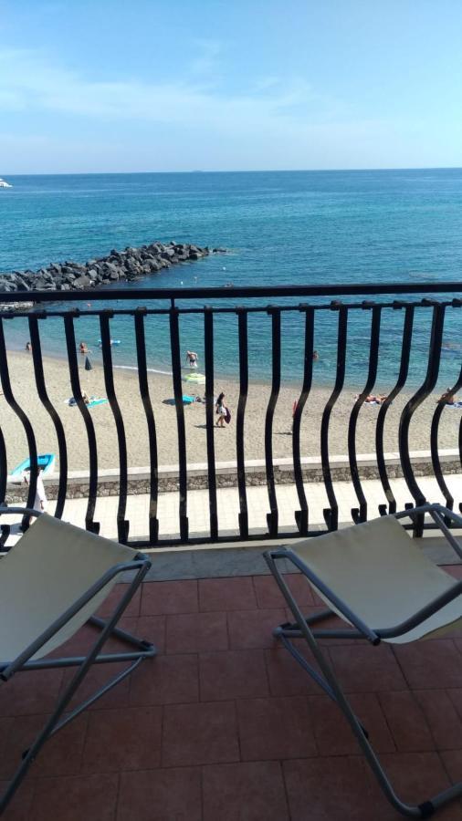Beachfront Giardini Naxos Exterior photo