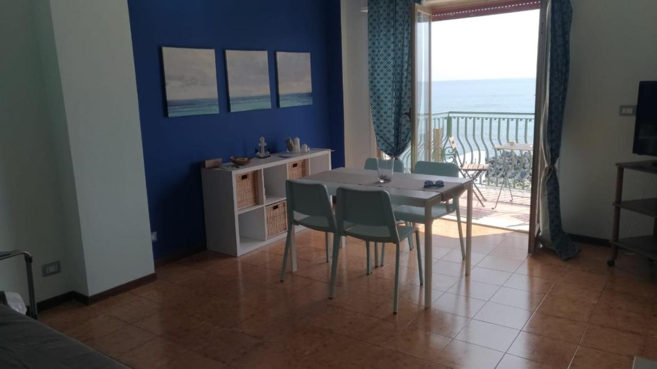 Beachfront Giardini Naxos Exterior photo