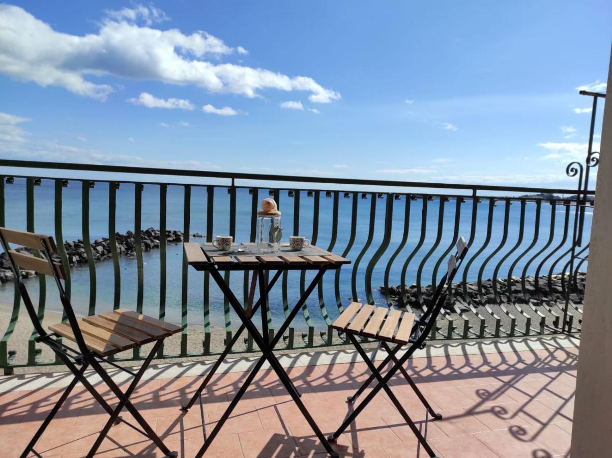 Beachfront Giardini Naxos Exterior photo