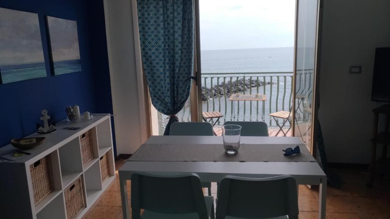 Beachfront Giardini Naxos Exterior photo